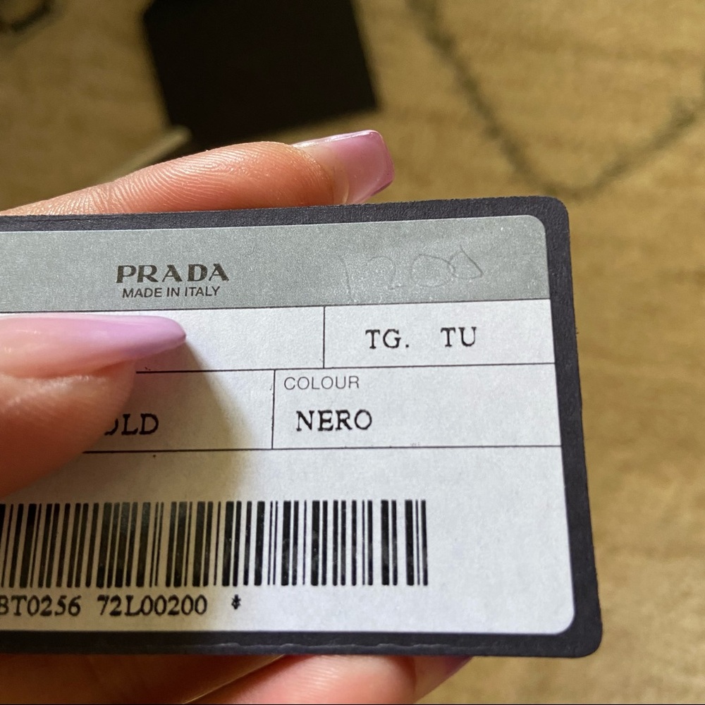 Sold!!🕴PRADA Glossy leather sachet bag 💯 Unisex - Picture 14 of 17